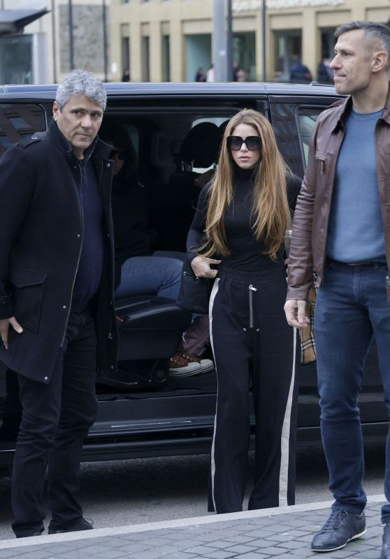 Shakira - Out in Barcelona 12/01/2022