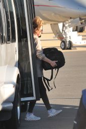 Shania Twain   Catch a Private Jet Ride Out of Washington D C  12 01 2022   - 18