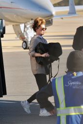 Shania Twain - Catch a Private Jet Ride Out of Washington D.C. 12/01/2022