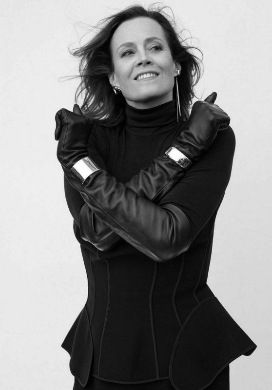 Sigourney Weaver   Vogue Magazine Greece November 2022   - 44