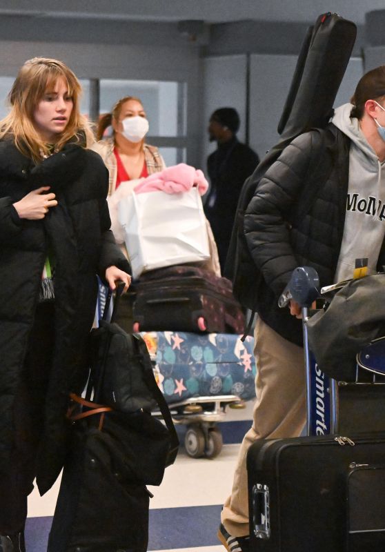 Suki Waterhouse and Robert Pattinson at JFK Airport in New York City 12/27/2022