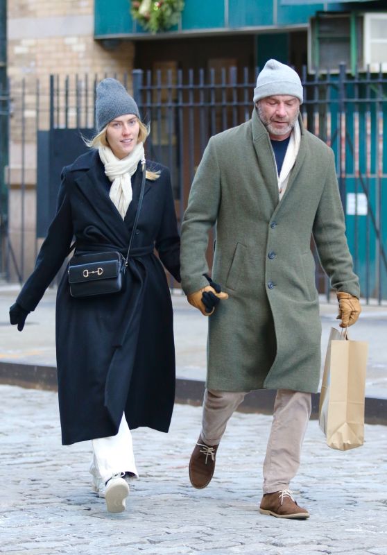 Taylor Neisen and Liev Schreiber on Christmas Day in Manhattan’s SoHo Area 12/25/2022