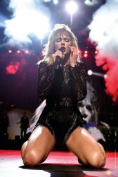 Taylor Swift - Queens of Pop Taylor 2022