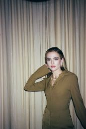 Zoey Deutch 12/25/2022