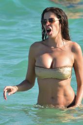 Aida Yespica in a Bikini in Miami 01/02/2023