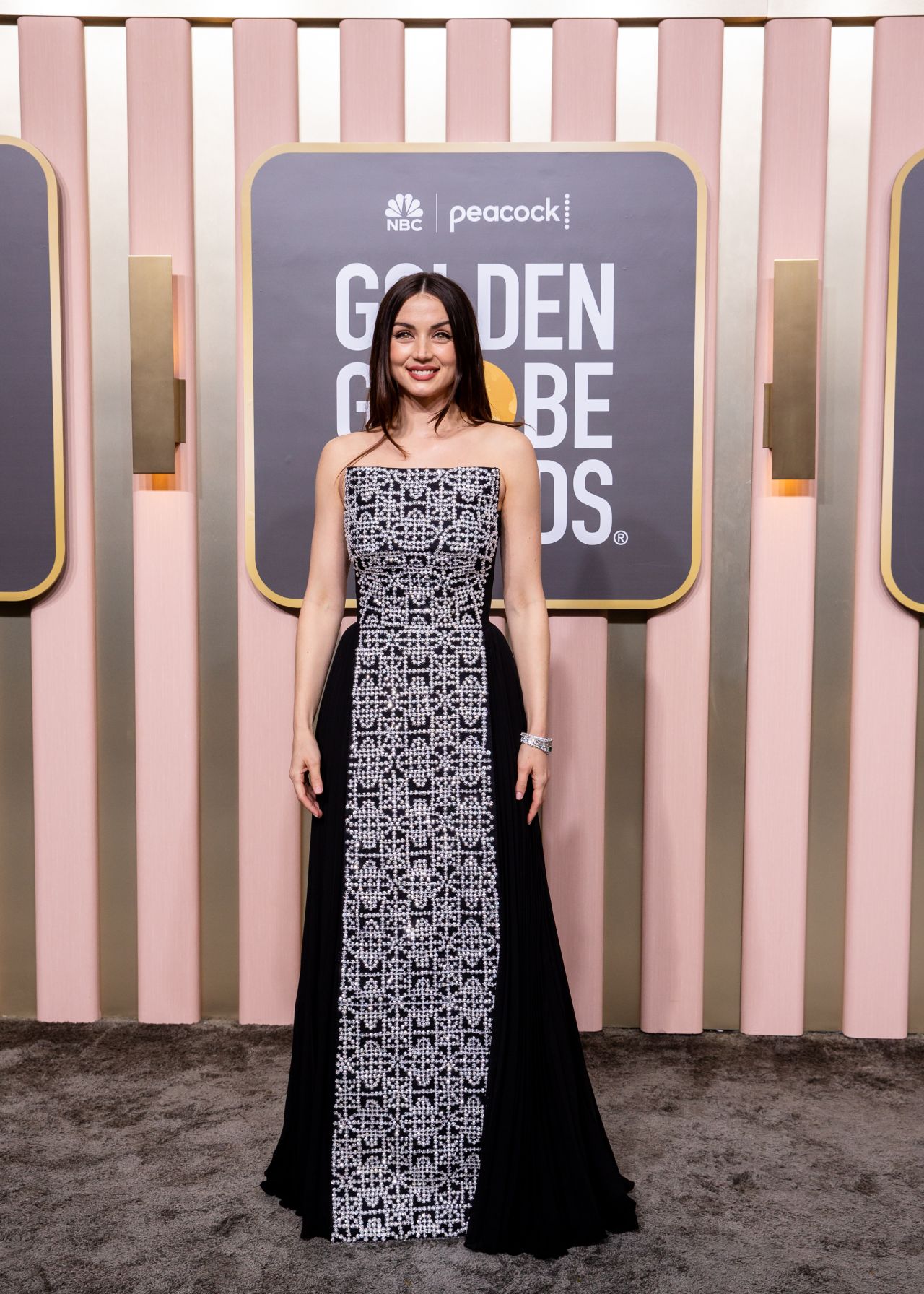 Ana de Armas Said 'Studs Only' at the 2023 Golden Globe Awards—See