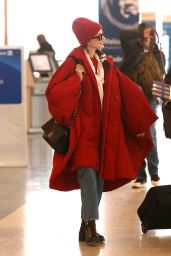 Anne Hathaway - Departing Out of Salt Lake City 01/23/2023