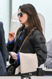 Anne Hathaway in Travel Outfit - Airport in New York City 01/20/2023