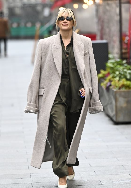 Ashley Roberts - Leaving Global Studios in London 01/06/2023 • CelebMafia