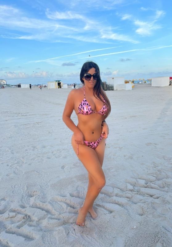 Claudia Romani - Callista Couture on Miami Beach 01/29/2023