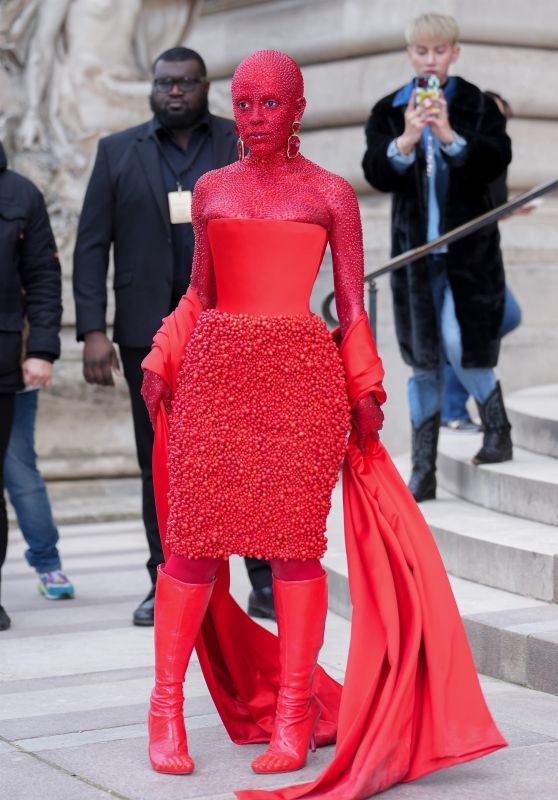 Doja Cat at the Schiaparelli Haute Couture Show at Paris Fashion Week