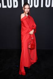 Dove Cameron – Valentino Fashion Show in Paris 01/25/2023
