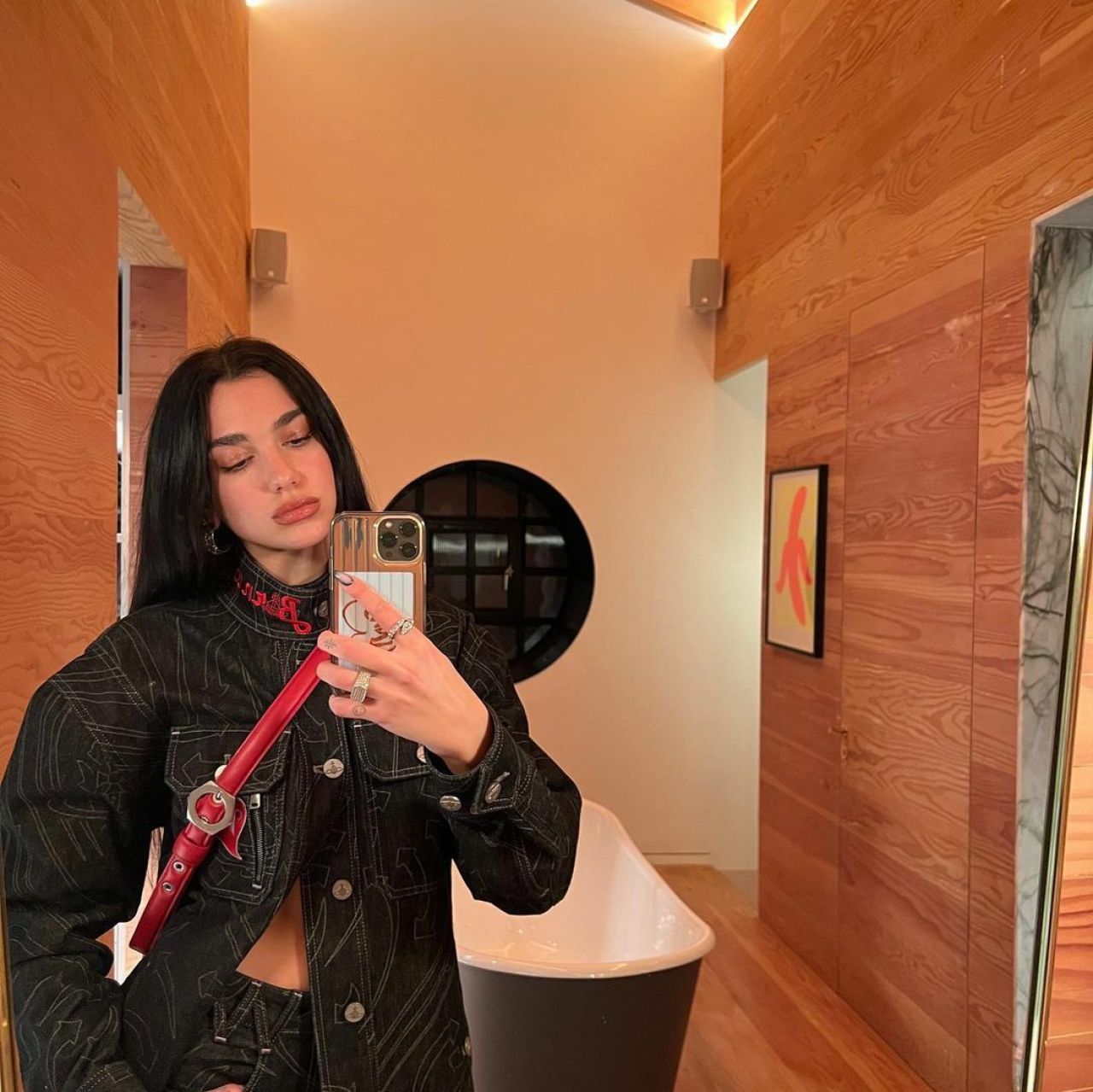 Dua Lipa 01/12/2023 • CelebMafia