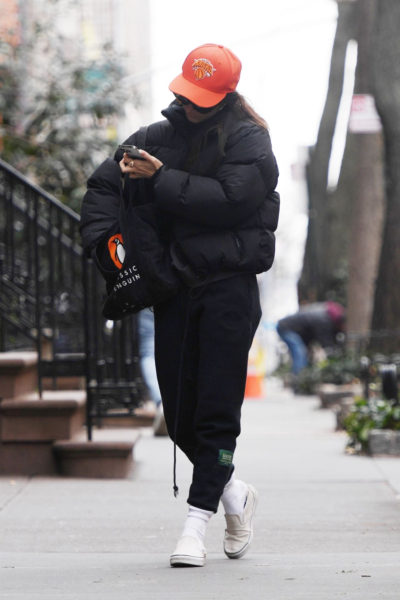 Emily Ratajkowski Wears Black Puffer Coat - Manhattan 01/11/2023