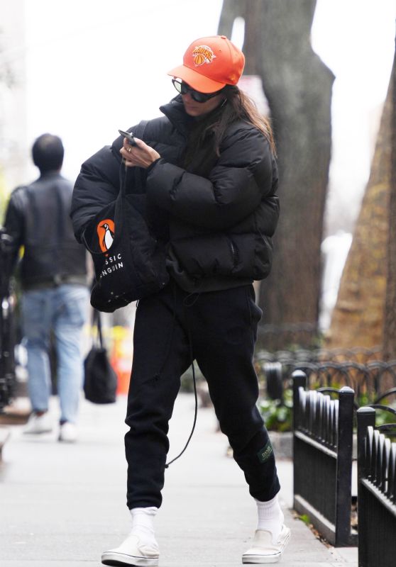 Emily Ratajkowski Wears Black Puffer Coat - Manhattan 01/11/2023