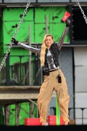 Gigi Hadid - Maybelline Commercial Set in New York 01/17/2023