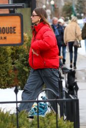 Hailey Rhode Bieber Winter Street Style – Aspen 01/01/2023