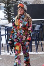 Heidi Klum Wearing a Colorful Ensemble in Aspen 01/04/2023