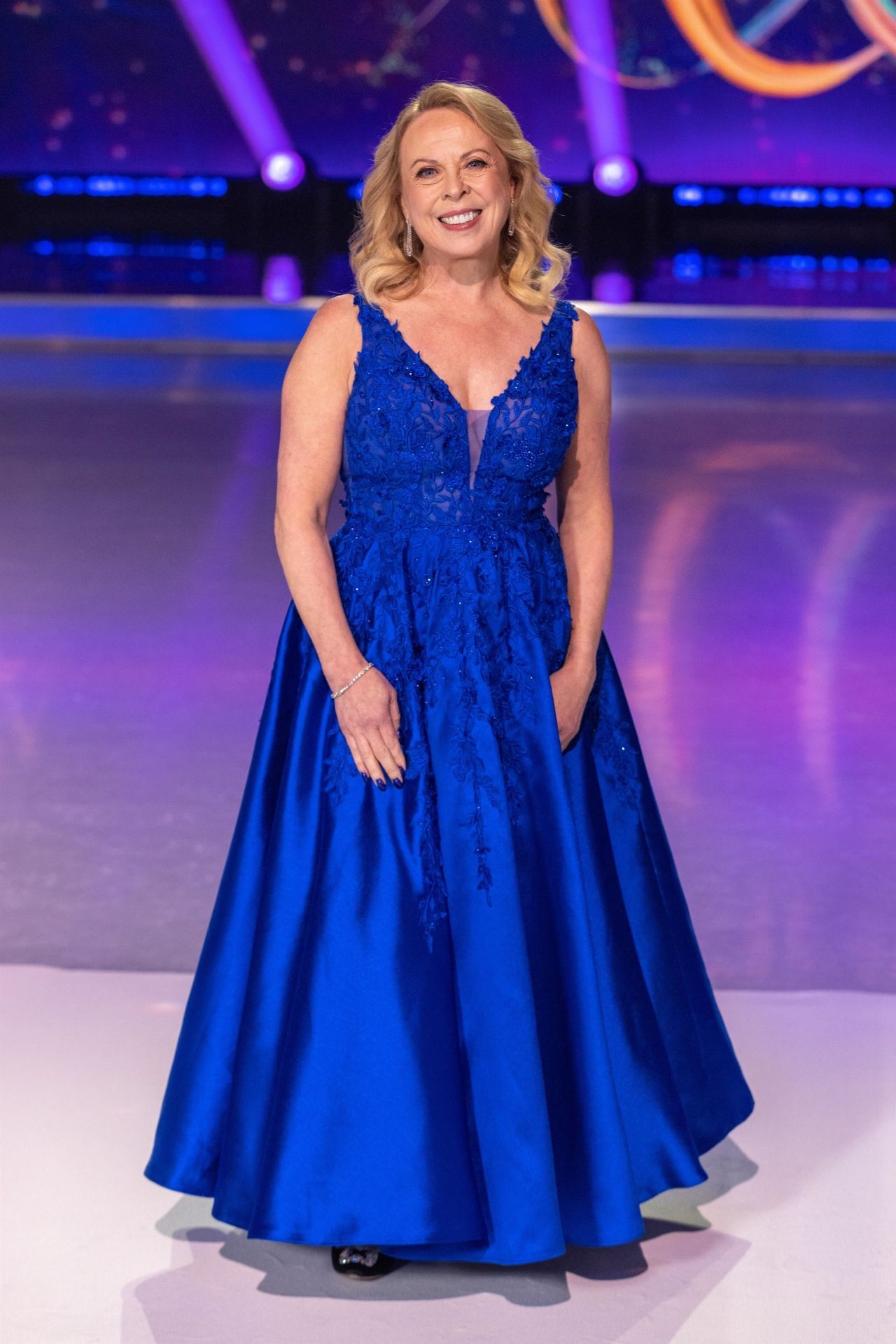 jayne-torvill-style-clothes-outfits-and-fashion-celebmafia