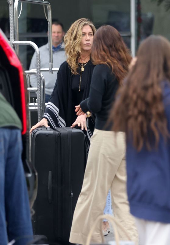 Jennifer Aniston - Returns in Los Angeles 01/02/2023