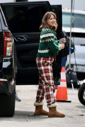 Jennifer Garner - Arrives at a Set of Her Latest Comedy Movie Family Leave in LA 01/12/2023