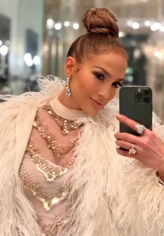 Jennifer Lopez Outfit 01/29/2023