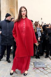 Karlie Kloss – Christian Dior Haute Couture Show at Paris Fashion Week 01/23/2023