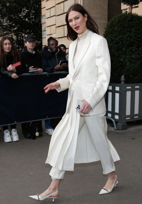 Karlie Kloss - Leaving Her Hotel in Paris 01/20/2023