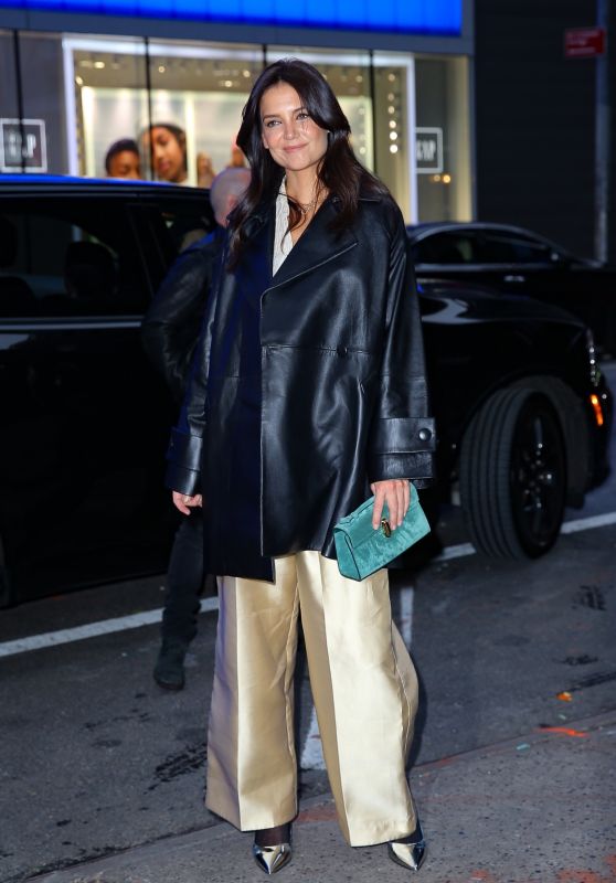 Katie Holmes - Arriving at GMA in New York 01/11/2023