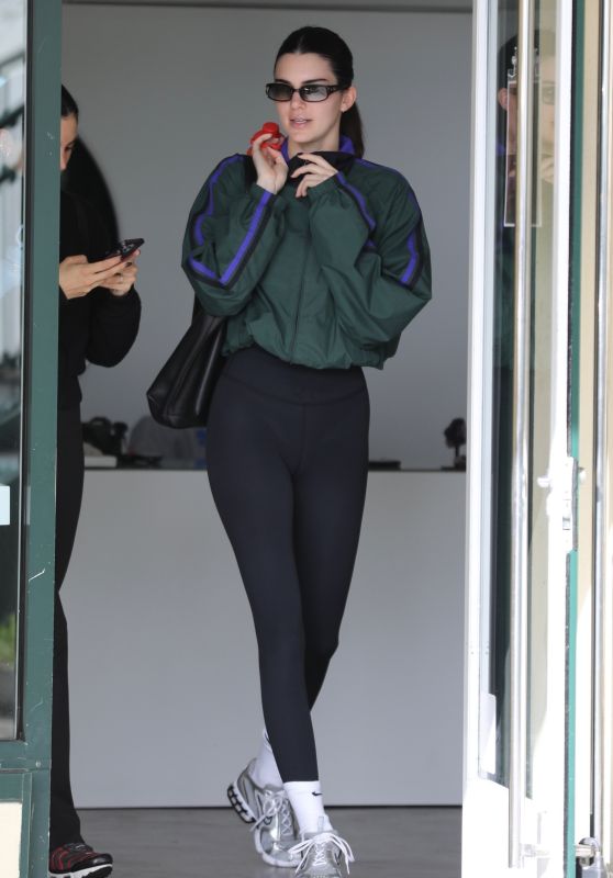 Kendall Jenner – Shopping in Silver Lake 01/05/2023