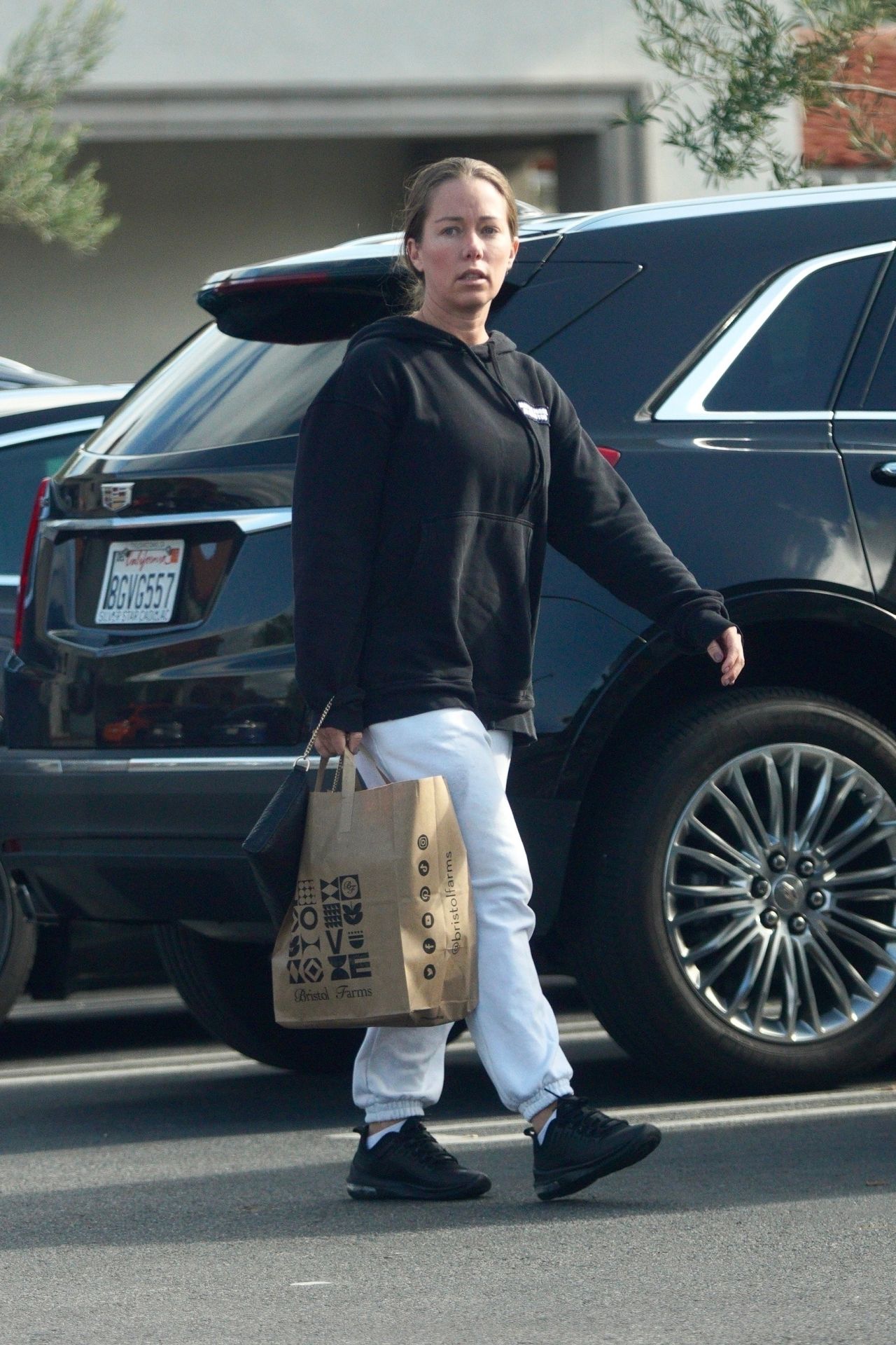 Kendra Wilkinson - Bristol Farms in Los Angeles 01/16/2023 • CelebMafia