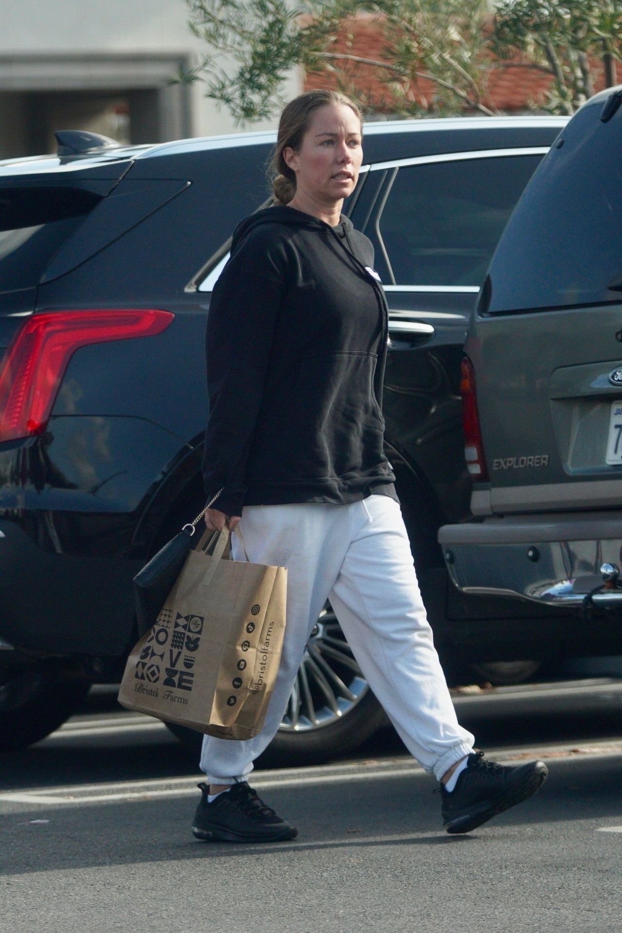 Kendra Wilkinson - Bristol Farms in Los Angeles 01/16/2023 • CelebMafia