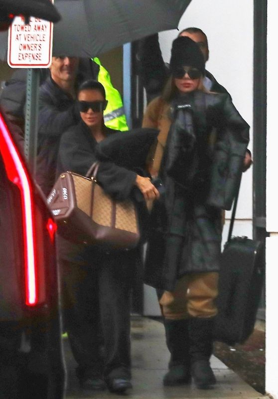 Kim Kardashian and Khloe Kardashian - Back in LA 01/09/2023