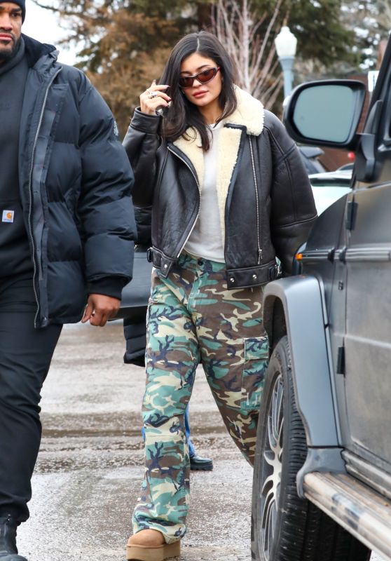 Kylie Jenner Winter Street Style – Aspen 01/01/2023