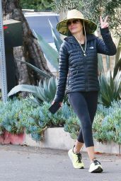 Lisa Rinna on a Hike in Los Angeles 01/02/2023