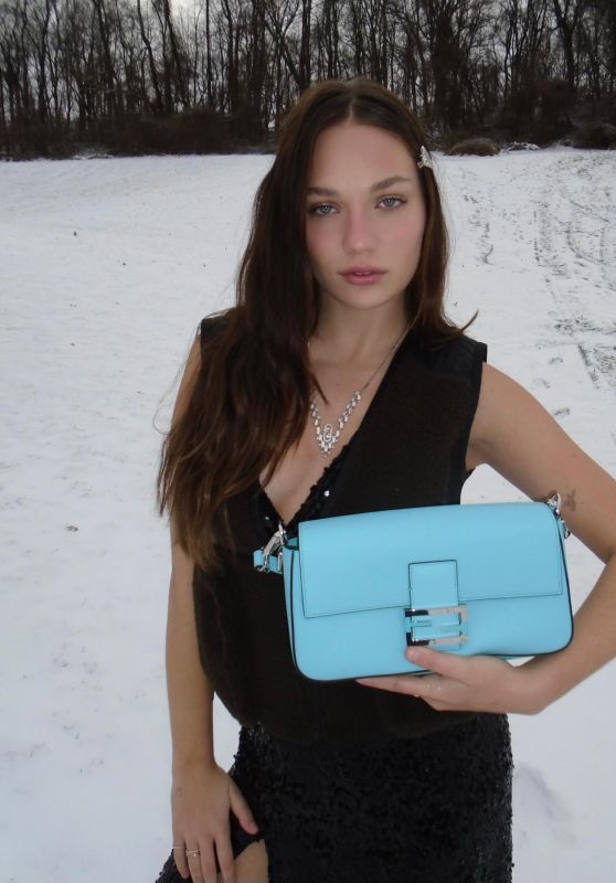 Maddie Ziegler - Tiffany x Fendi Bag 2023