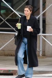 Maggie Gyllenhaal - Out in NYC 01/02/2023