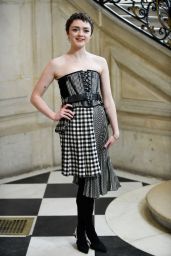 Maisie Williams – Christian Dior Haute Couture Show at Paris Fashion Week 01/23/2023