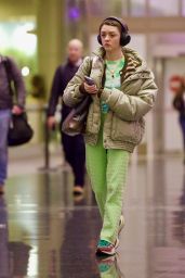 Maisie Williams in Green Loungewear - Arrives in Utah for the Sundance Film Festival 01/20/2023