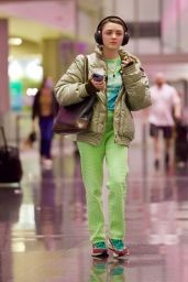 Maisie Williams in Green Loungewear - Arrives in Utah for the Sundance Film Festival 01/20/2023