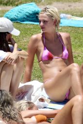 Mia Regan in a Pink Bikini at Bondi Beach 01/17/2023