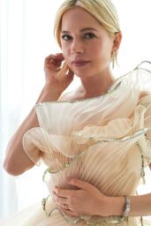 Michelle Williams - Backstage Golden Globes 2023 Photo Shoot