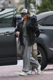 Olivia Jade Giannulli - Heading into Neiman Marcus Store in Beverly Hills 01/19/2023