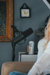 Pamela Anderson - Armchair Expert Podcast 01/30/2023