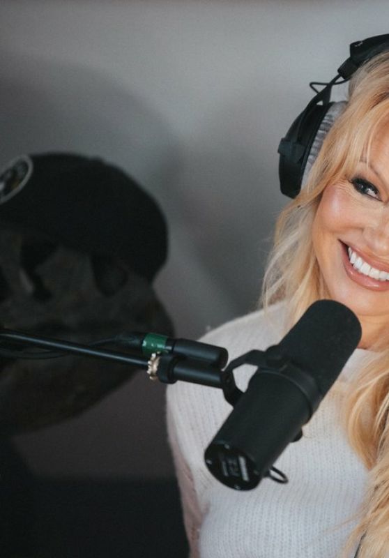 Pamela Anderson - Armchair Expert Podcast 01/30/2023