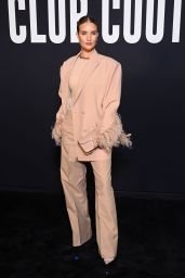 Rosie Huntington-Whiteley – Valentino Fashion Show in Paris 01/25/2023