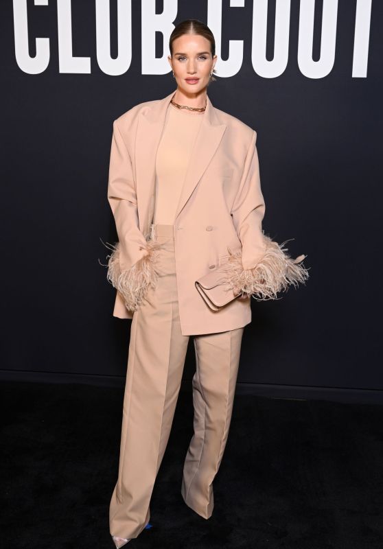 Rosie Huntington-Whiteley – Valentino Fashion Show in Paris 01/25/2023