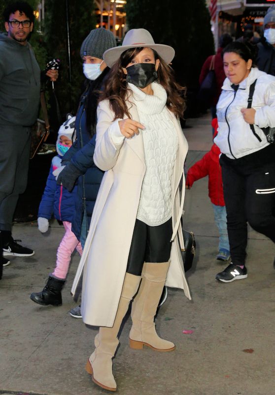 Rosie Perez - Arrives at GMA in NYC 01/09/2023