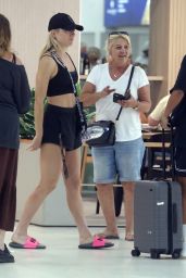 Samantha Kerr and Kristie Mewis at Perth Airport 01/04/2023