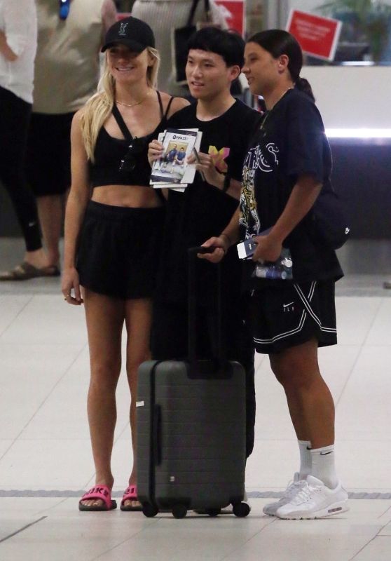 Samantha Kerr and Kristie Mewis at Perth Airport 01/04/2023